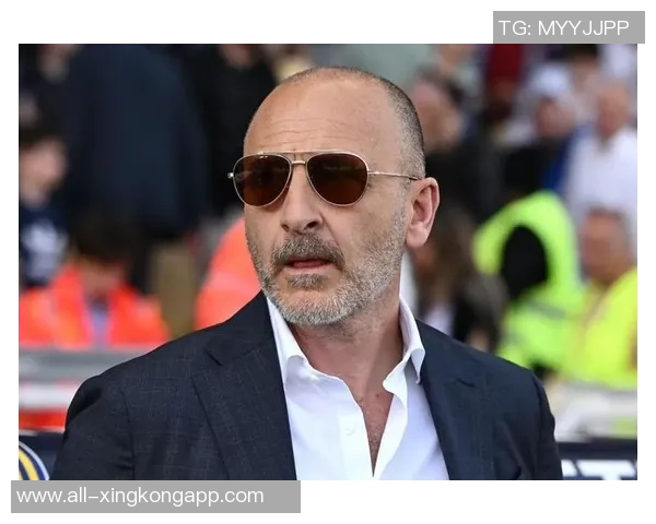 罗马总监莫雷托在米兰与拉斯帕多里经纪人洽谈转会事宜